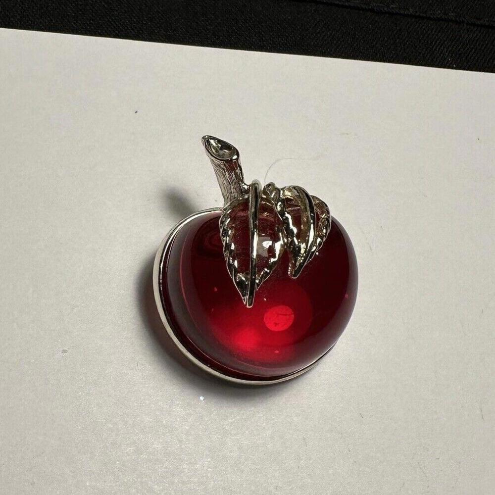 Sarah Coventry Gold Tone & Rhinestone Red Apple Fruit Brooch Pin Signed